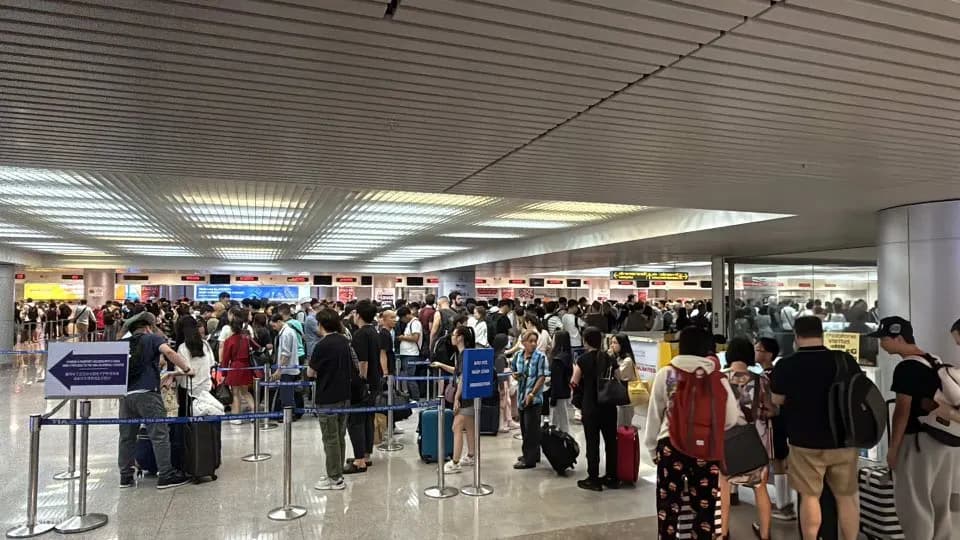 Fast Track arrival instructions tại sân bay Tân Sơn Nhất