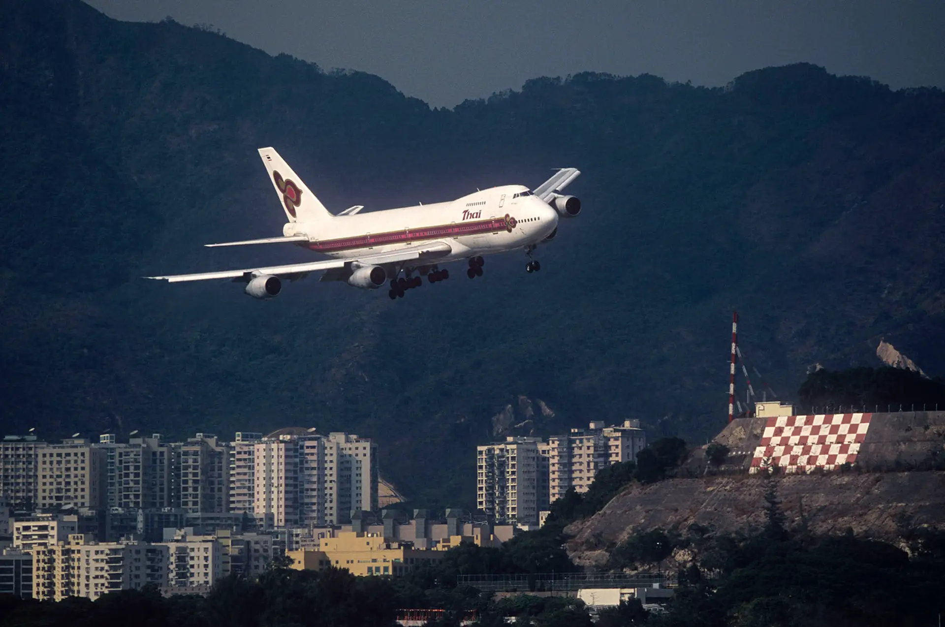 Kai Tak và Checkerboard Hill năm 1989